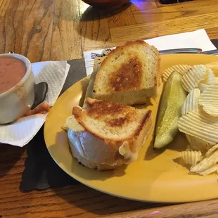 Grilled cheese &amp; chunky tomato soup