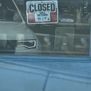Closed sign with return hour.