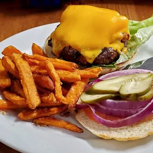 1/2 lb Bacon Cheesebuger w/ Sweet Potato Fries