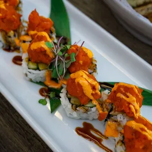 HOT NIGHT 

shrimp tempura, cucumber topped with spicy tuna