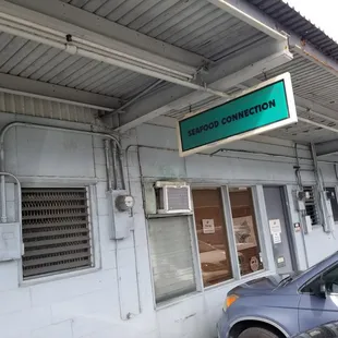 This is the front, walk around the bldg for the pick up area.