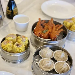 IG @hangrytrails.us (siu mai, xiao long bao, chicken feet)