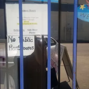 Door ans hours information