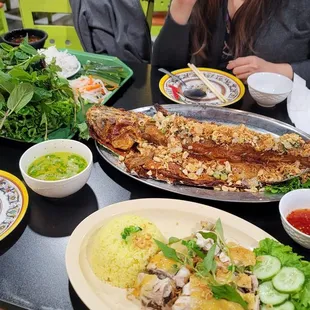 We ordered the MED Ca Nuong (SM not available). This can feed at least 5 people. There was just 2 of us so we have plenty of leftovers.