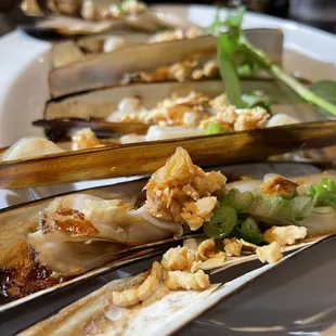 Razor clams with green onions