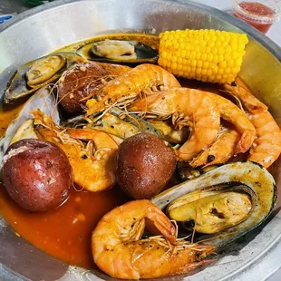 M4. 1/2 lb. Shrimp Head On and M6. 1/2 lb. Green Mussel