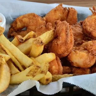 chicken wings and fried chicken, food