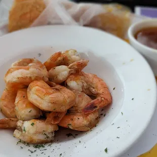 Seller's shrimp, best dish of the meal. Instagram: TianTianEats