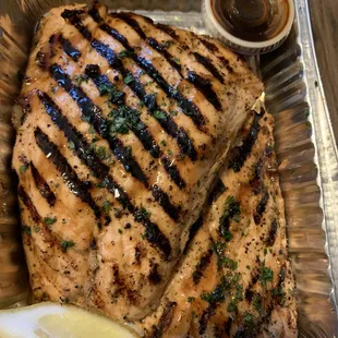 grilled chicken with a lemon wedge