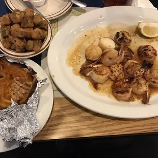 Had the broiled shrimp and scallops...good stuff...