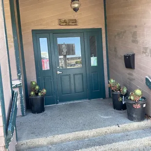 Seems to be closed inconsistent times and looks kinda bizarre inside.