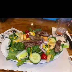 Sea horse salad with steak