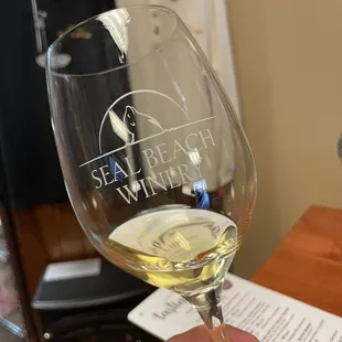 a hand holding a wine glass