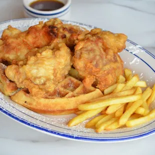 food, chicken wings and fried chicken