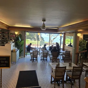 Very inviting entrance from the hotel lobby...smells so good when you walk in!!