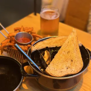 Mussels with red curry