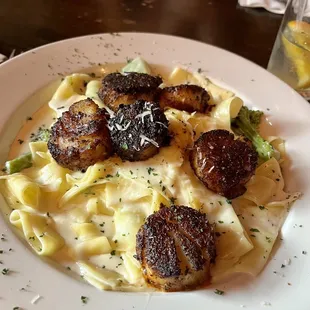 Scallop/broccoli Alfredo