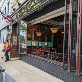 the entrance to the restaurant