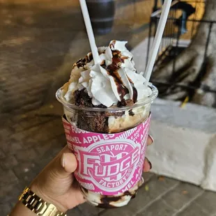 Brownie sundae
