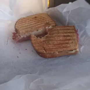 Reuben, their classic version: on rye bread, spread with mayo, has Swiss cheese, sauerkraut &amp; corned beef, grilled.