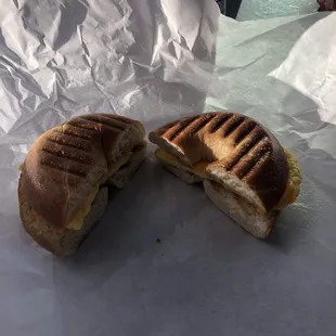 Egg and cheese bagel