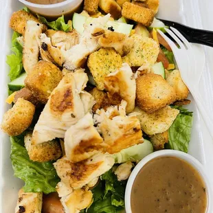 Chef&apos;s Salad with added grilled chicken with balsamic