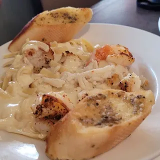 Lunch Seafood Alfredo