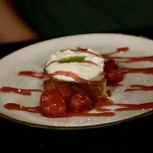 Pound cake with strawberry