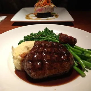 Wood-Grilled Filet Mignon Entree