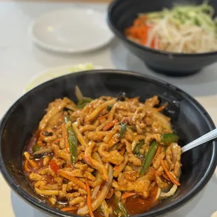 Shredded pork with garlic sauce noodles