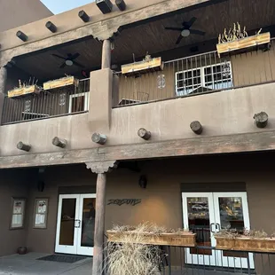 the outside of the restaurant