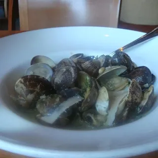 Pesto Steamed Clams*