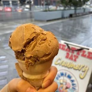  hand holding ice cream cone