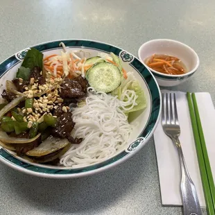 Lemon grass beef with vermicelli (side fish sauce)