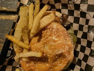 Grand Oaks Restaurant & Sports Lounge