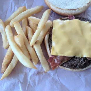 Bacon burger, small fries