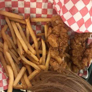 Kid's chicken tenders
