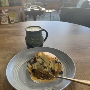Blueberry muffin and sugar free vanilla latte