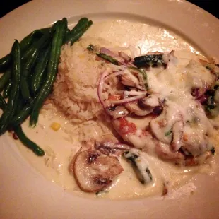 Polio Moran - Grilled Chicken in Creamy Pablano Mushroom Sauce