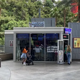 Right outside the mall (Ra, Galpao Gaucho side)