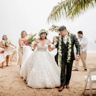 Bride and Groom exit walk at Secret Island | Wedding Photography by HNL Studios www.hnlstudios.com