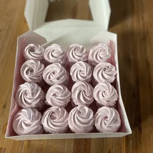 Blueberry zephyrs, organic, like marshmallow but berry flavored and vegetarian!