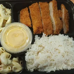 Pork katsu plate with rice and macaroni salad