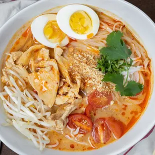 Savory noodles Tom Yum soup (Central region)