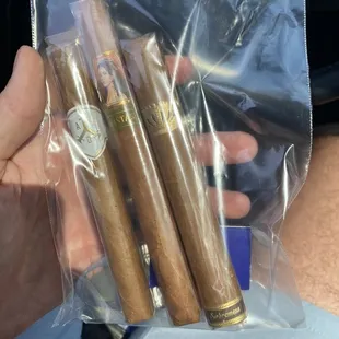 Davidoff A V O, Caldwell Anastasia, and Dunbarton Sobremesa! Sobremesa was the best of the lot!