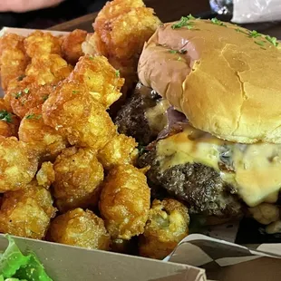 Smashburger with tater tots