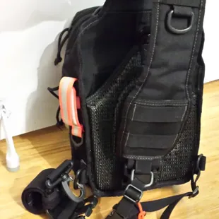 I love the pockets it has! It also has an ambidextrous sling! Love it!
This bag is very comfy.