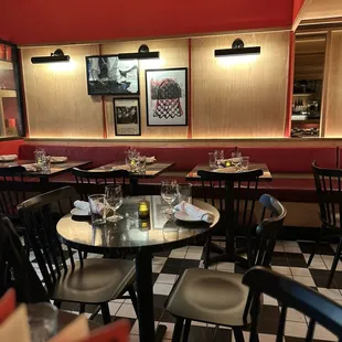 oysters and mussels, interior