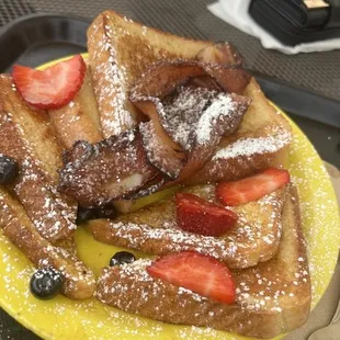 Powered sugar toast and bacon... French toast was dry .