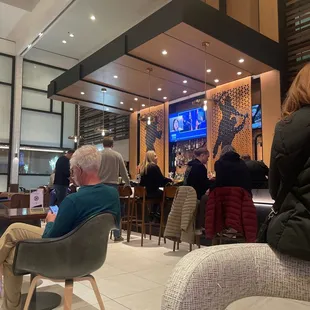 Fun bar to hang out!